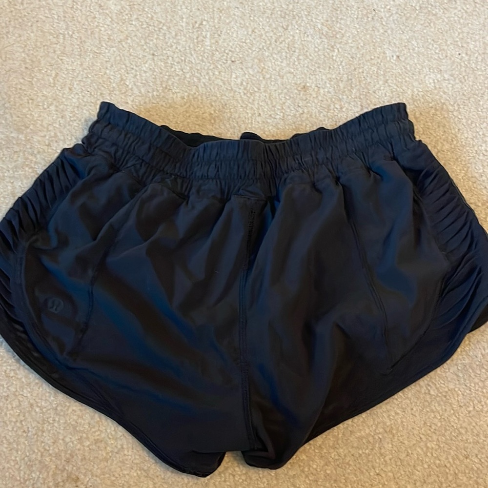 Short black shorts with side detailing